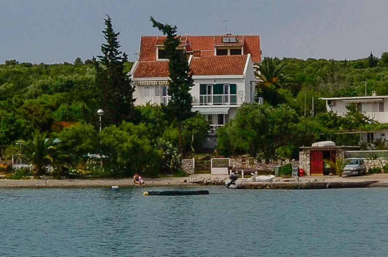 Holiday Home Loviste Exterior photo