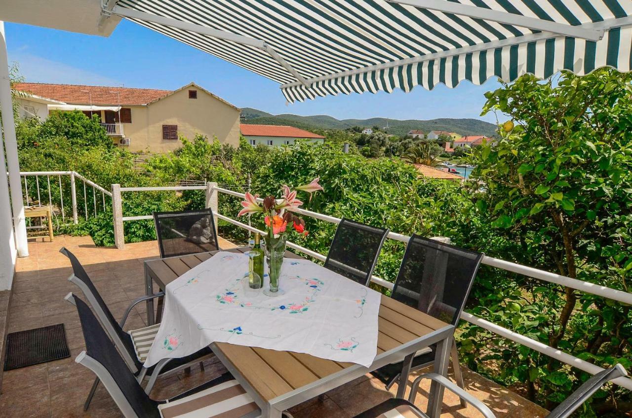 Holiday Home Loviste Exterior photo
