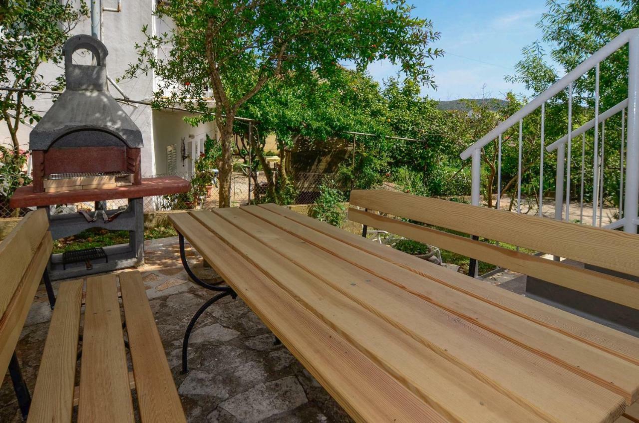 Holiday Home Loviste Exterior photo