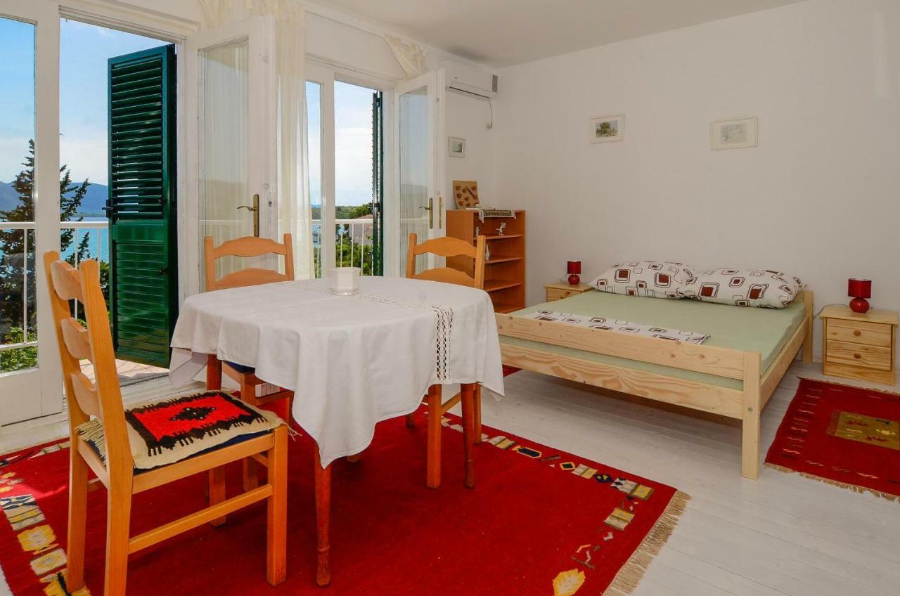 Holiday Home Loviste Exterior photo