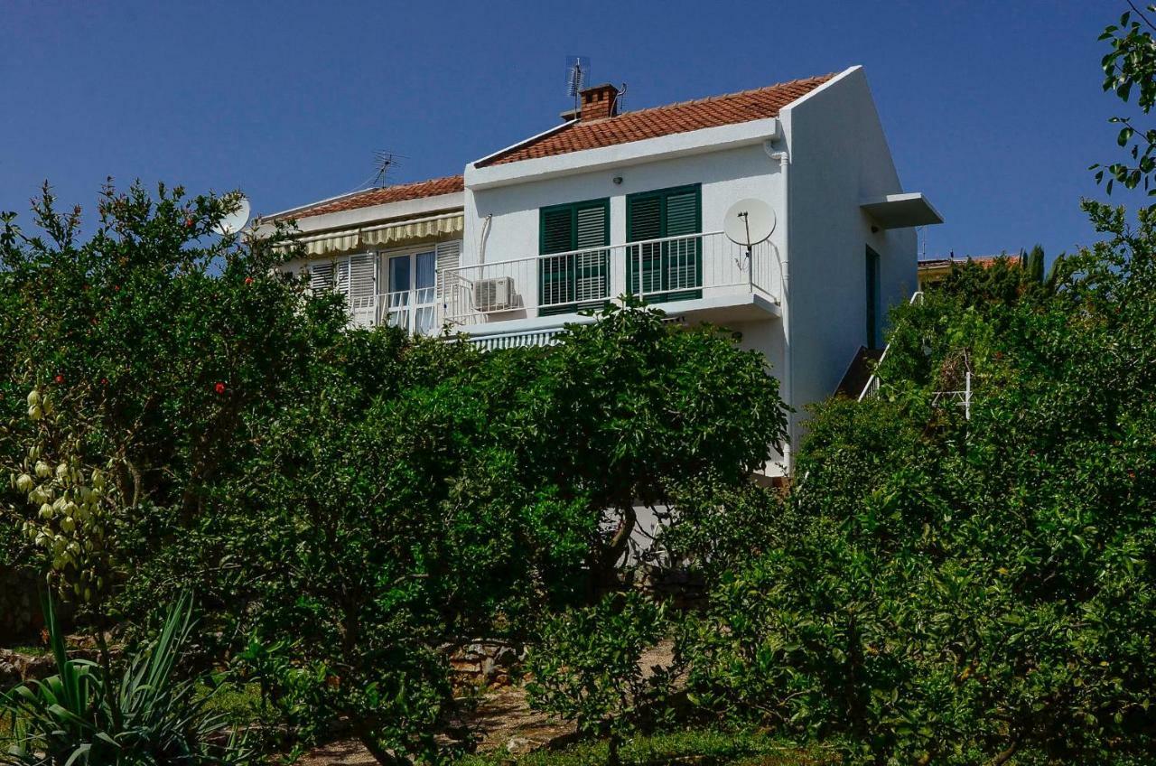 Holiday Home Loviste Exterior photo