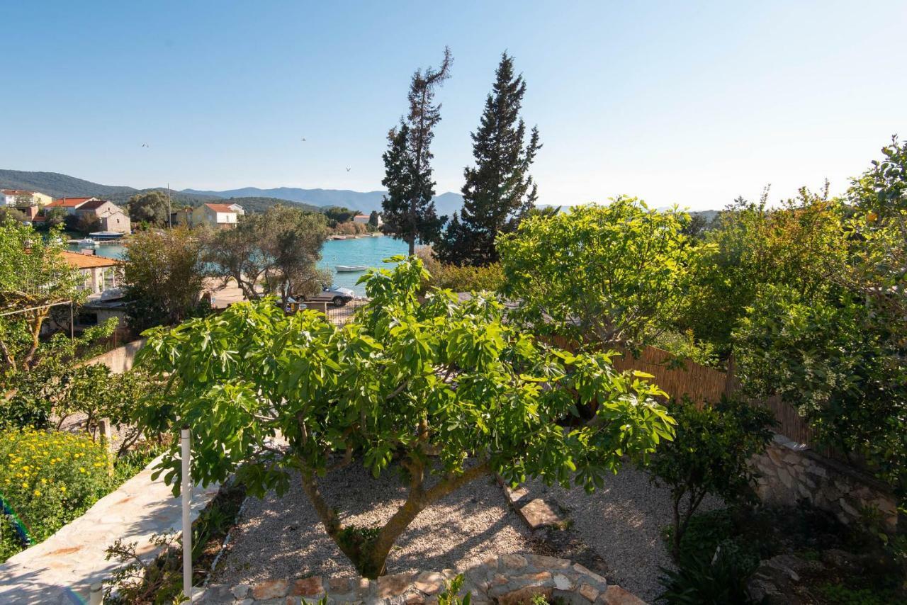 Holiday Home Loviste Exterior photo