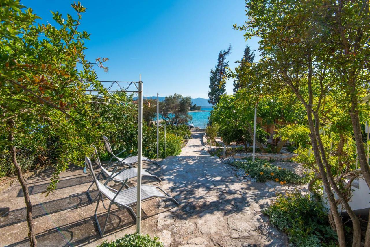 Holiday Home Loviste Exterior photo