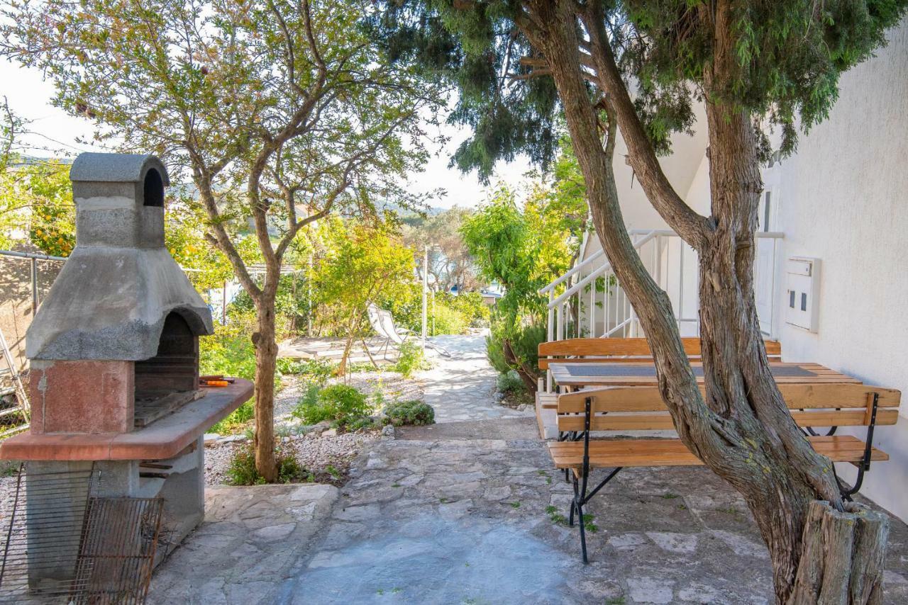 Holiday Home Loviste Exterior photo