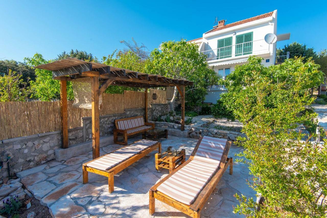 Holiday Home Loviste Exterior photo